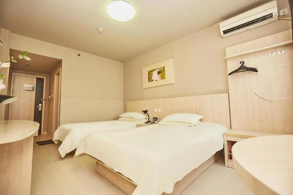 Jinjiang Inn Zhengzhou Railway Station Erqi Square Metro Station 2*,